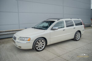 Volvo V70 White Pearl Edition – 2.4 Petrol Auto