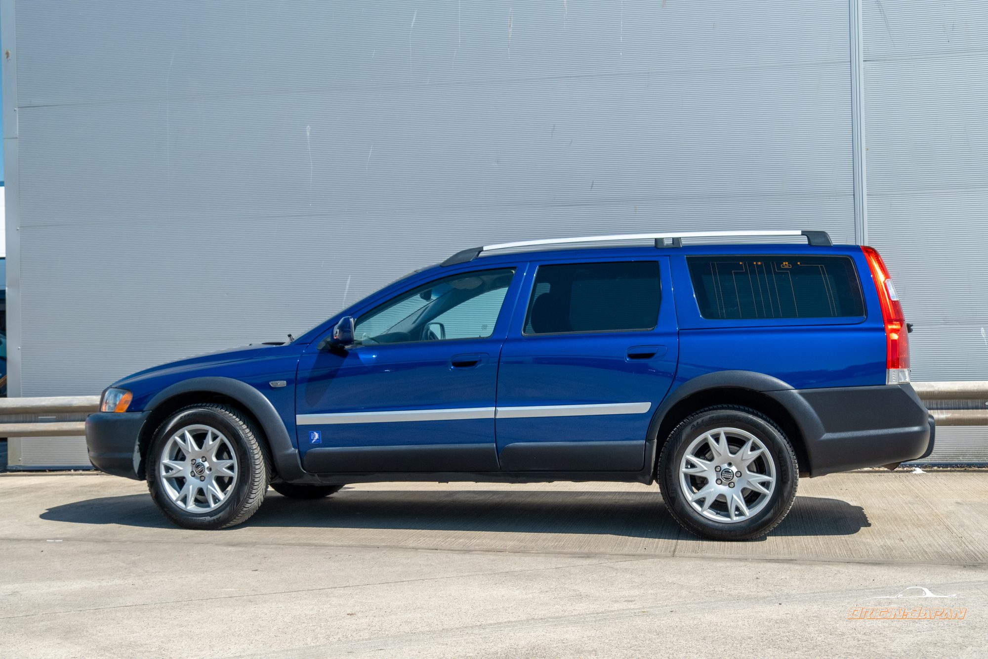Volvo V70XC 2.5T – Ocean Race Edition